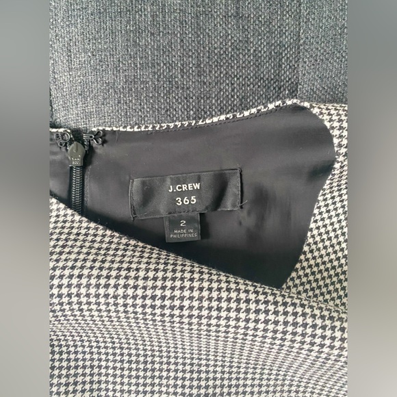 A beautiful linen dress that’s never been worn! Perfect for work or play. - Picture 5 of 7